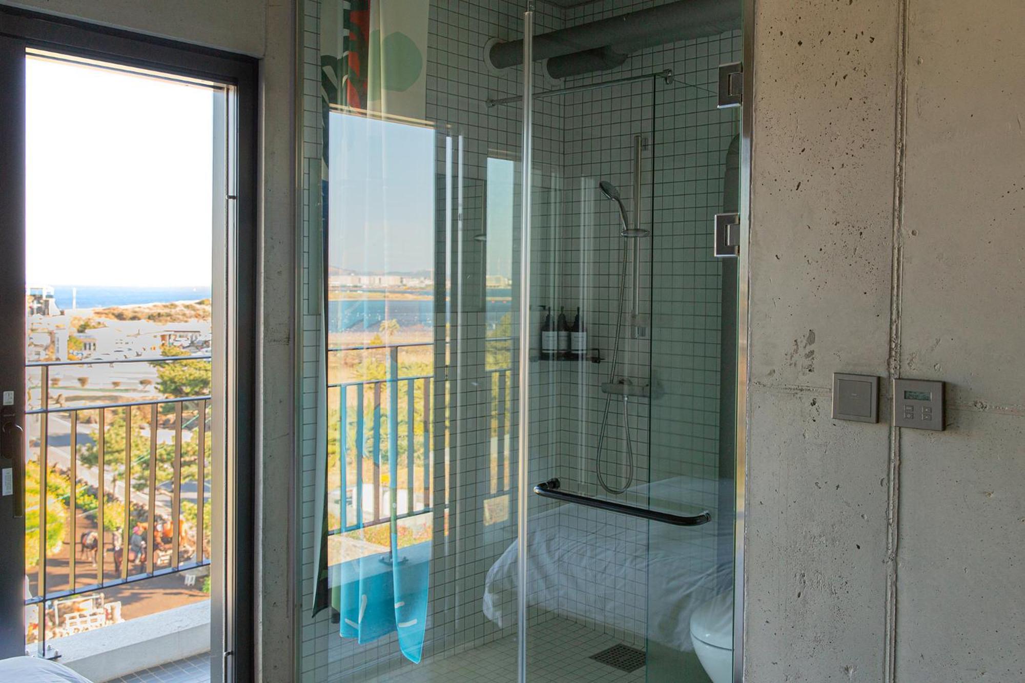 Playce Camp Jeju Hotel Ojo-ri Bagian luar foto