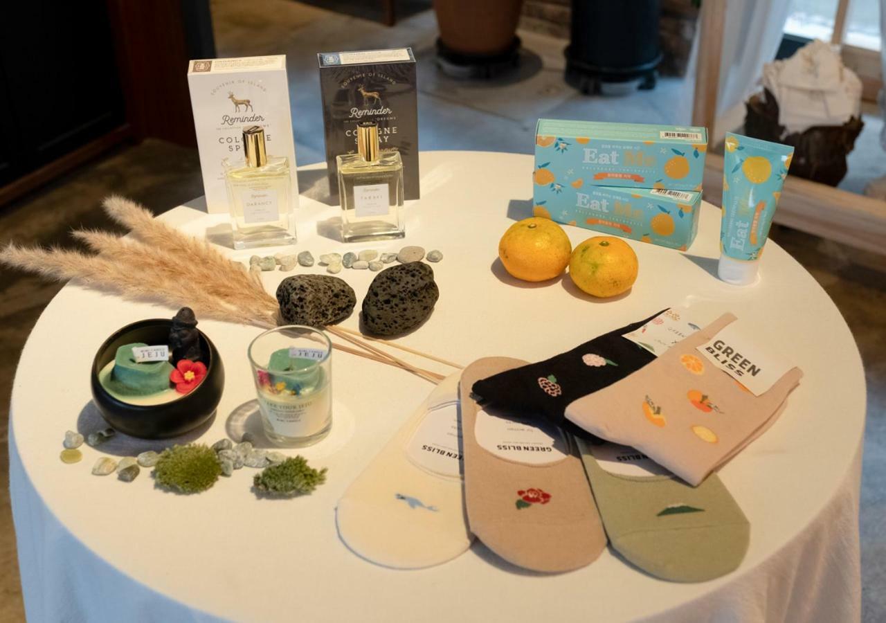Playce Camp Jeju Hotel Ojo-ri Bagian luar foto