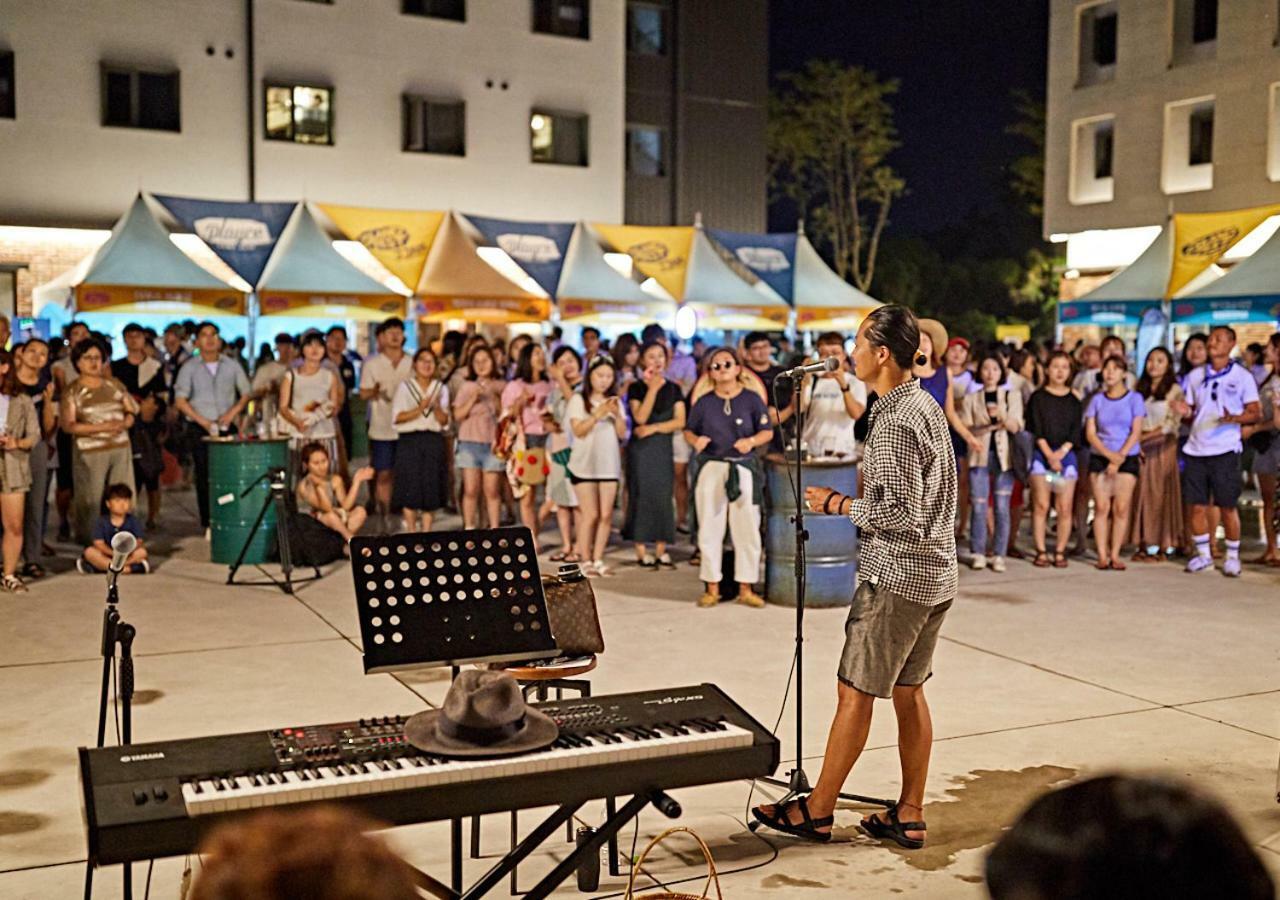 Playce Camp Jeju Hotel Ojo-ri Bagian luar foto